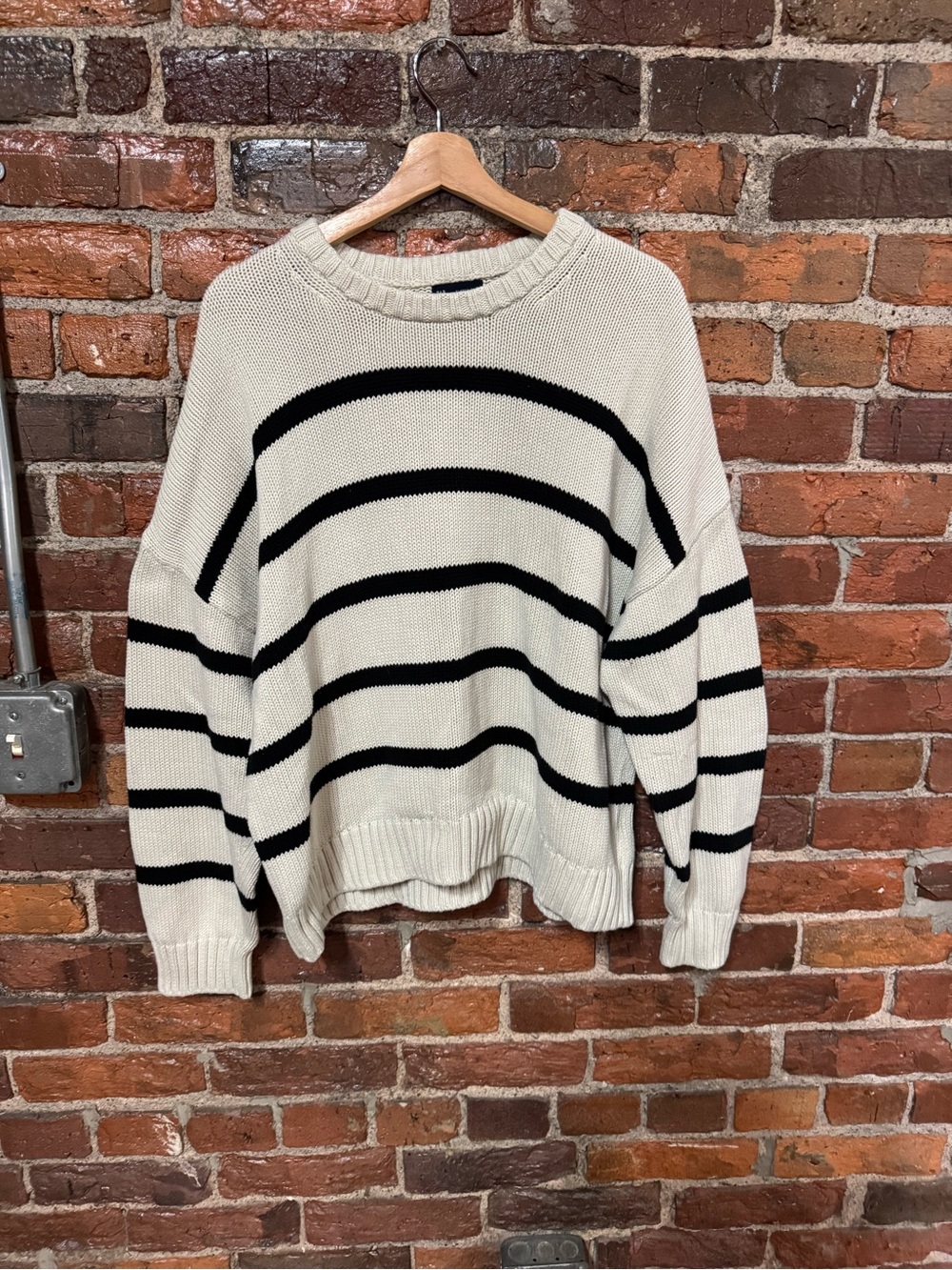 GAP Cream and Navy Striped Crewneck Sweater Size XL Tall